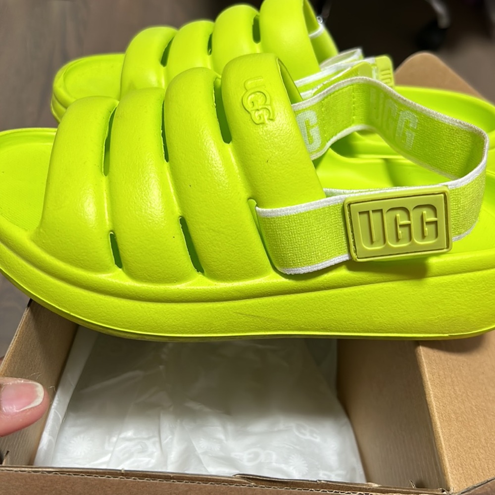 Uggs - Picture 3 of 6